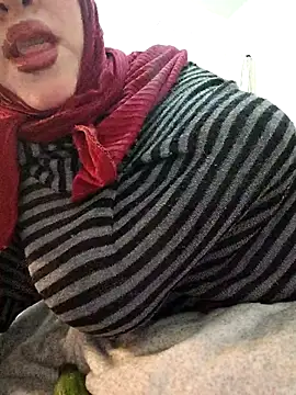 Snapshot of Malak-26 chatting on February 25, 2026, 10:42 pm Malak-26 online show from February 25, 2026, 10:42 pm