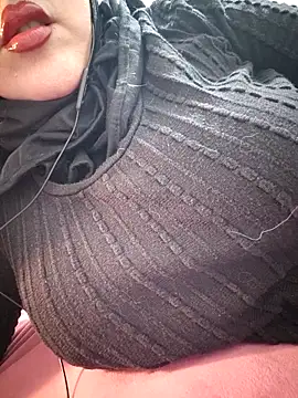 Snapshot of Malak-26 chatting on February 7, 2026, 1:24 am Malak-26 online show from February 7, 2026, 1:24 am