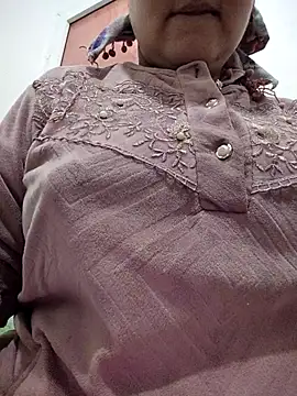 Snapshot of Malak-26 chatting on February 13, 2026, 1:11 pm Malak-26 online show from February 13, 2026, 1:11 pm