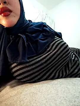 Snapshot of Malak-26 chatting on February 23, 2026, 10:10 pm Malak-26 online show from February 23, 2026, 10:10 pm