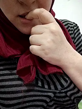 Snapshot of Malak-26 chatting on February 5, 2026, 4:47 pm Malak-26 online show from February 5, 2026, 4:47 pm