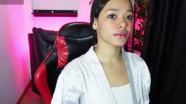 sara sharma  online show from December 19, 2025, 2:19 pm