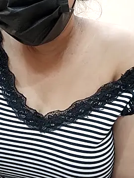 Snapshot of Sangitalive chatting on November 4, 2025, 4:55 pm Sangitalive online show from November 4, 2025, 4:55 pm