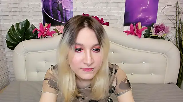 Snapshot of RobinkHelless chatting on March 5, 2025, 4:34 am RobinkHelless online show from March 5, 2025, 4:34 am