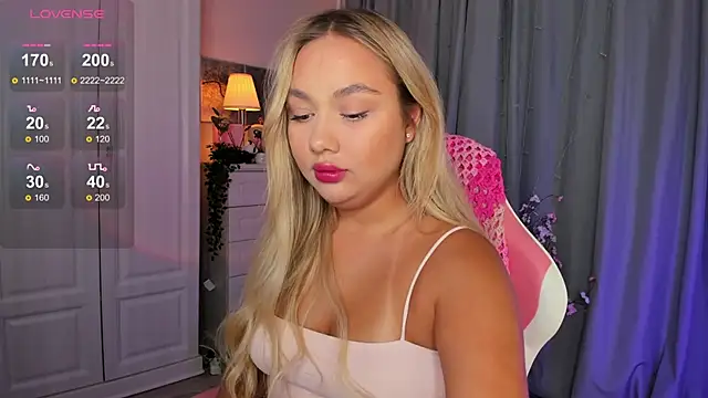 Snapshot of _Loneve__ chatting on October 4, 2025, 3:24 pm  Loneve   online show from October 4, 2025, 3:24 pm