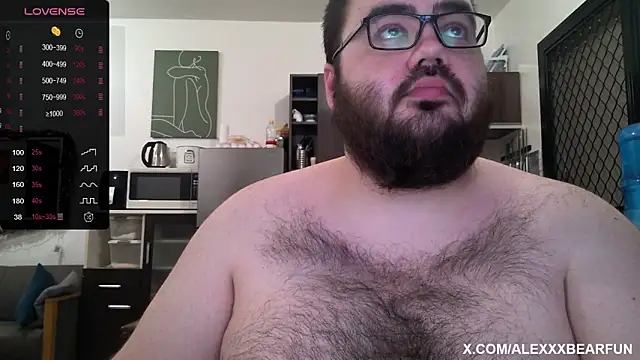 Snapshot of alexxxbear chatting on November 28, 2025, 12:11 am alexxxbear online show from November 28, 2025, 12:11 am