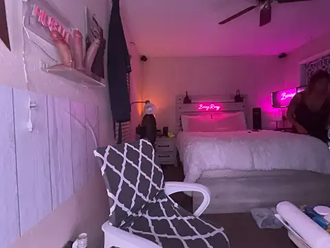 bossyroxy84 online show from September 12, 2025, 4:01 am