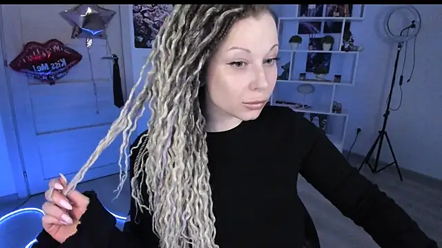 Snapshot of HoneySallyMoore chatting on February 8, 2026, 1:53 pm HoneySallyMoore online show from February 8, 2026, 1:53 pm