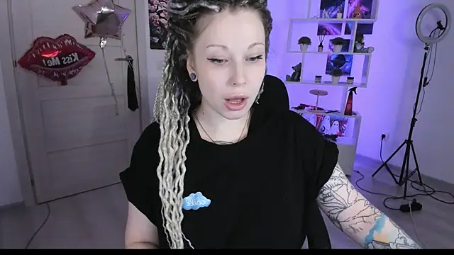 HoneySallyMoore online show from October 4, 2025, 3:46 pm