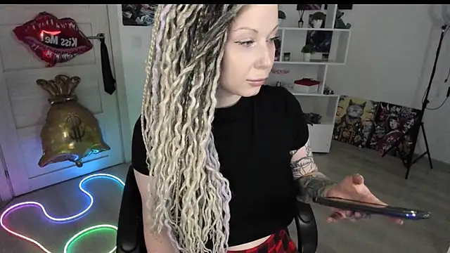 HoneySallyMoore online show from May 14, 2026, 1:13 am