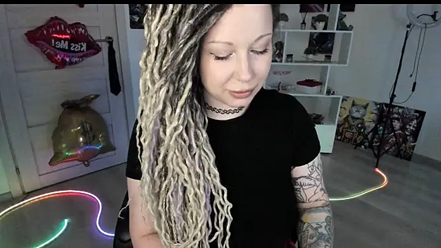 HoneySallyMoore online show from May 17, 2026, 3:17 am