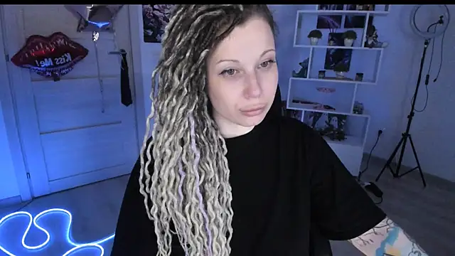 Snapshot of HoneySallyMoore chatting on February 5, 2026, 11:22 pm HoneySallyMoore online show from February 5, 2026, 11:22 pm