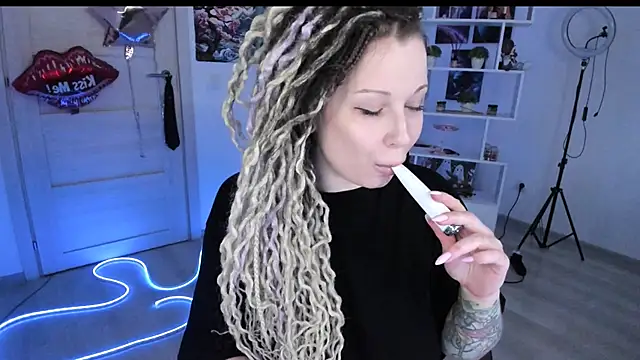 Snapshot of HoneySallyMoore chatting on February 5, 2026, 11:17 am HoneySallyMoore online show from February 5, 2026, 11:17 am