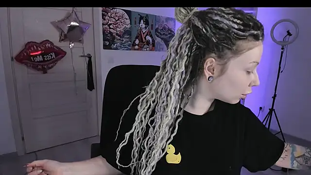 HoneySallyMoore online show from October 18, 2025, 7:05 pm