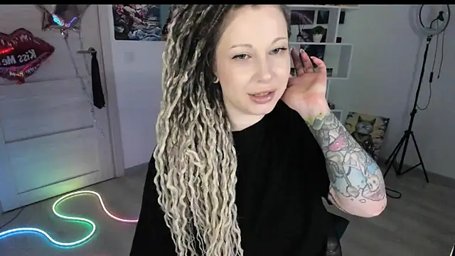 Snapshot of HoneySallyMoore chatting on March 6, 2026, 7:09 pm HoneySallyMoore online show from March 6, 2026, 7:09 pm