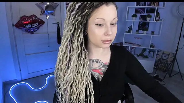 Snapshot of HoneySallyMoore chatting on February 18, 2026, 2:57 pm HoneySallyMoore online show from February 18, 2026, 2:57 pm