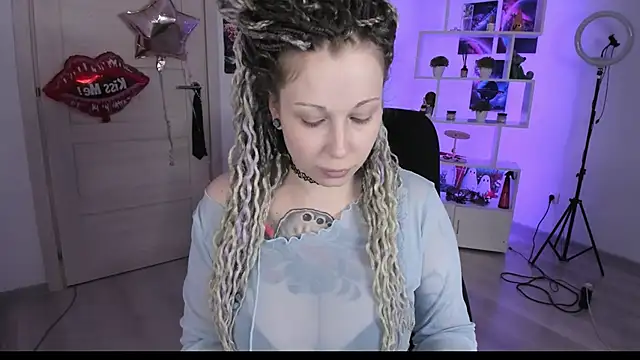 HoneySallyMoore online show from October 9, 2025, 5:46 pm