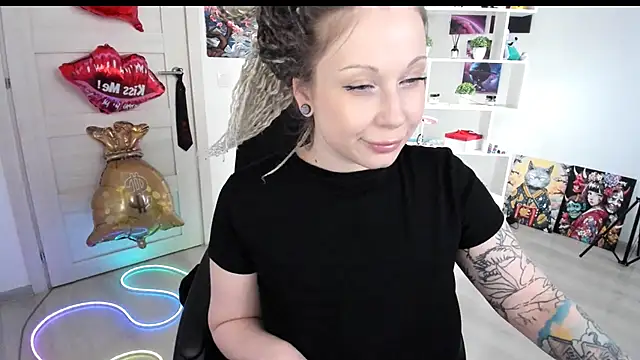 HoneySallyMoore online show from May 9, 2026, 3:59 pm