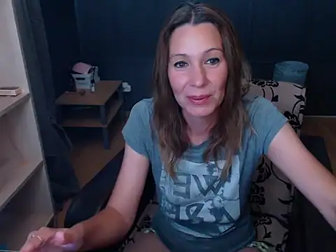 Snapshot of hannaha chatting on June 17, 2026, 7:02 pm hannaha online show from June 17, 2026, 7:02 pm