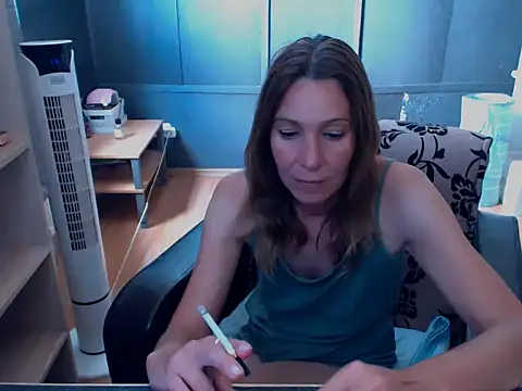 Snapshot of hannaha chatting on June 10, 2026, 12:28 pm hannaha online show from June 10, 2026, 12:28 pm