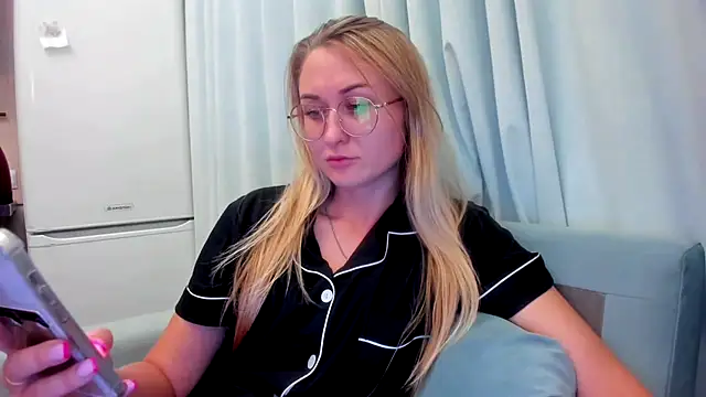 your Goddess Eva online show from September 25, 2025, 7:20 pm