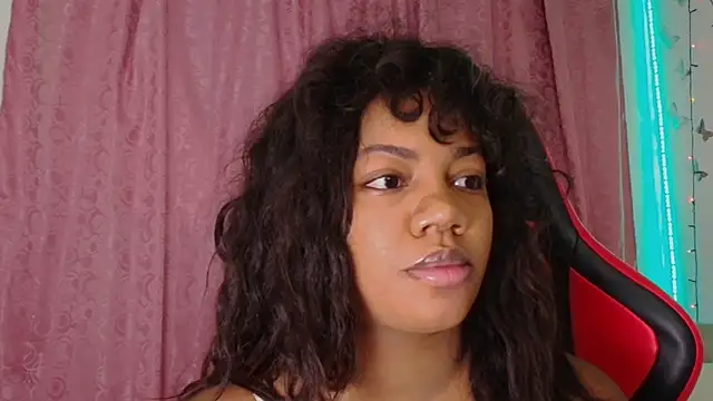 Daphnewalker   online show from December 16, 2025, 11:58 am