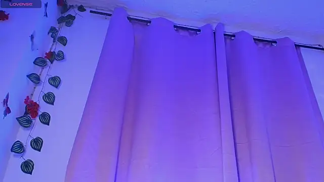 Daphnewalker   online show from May 22, 2026, 11:41 am