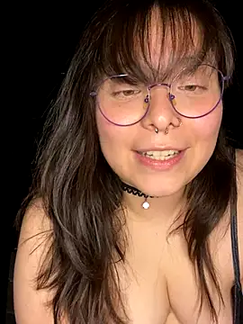 Snapshot of Solo_yoss chatting on November 16, 2025, 7:13 am Solo yoss online show from November 16, 2025, 7:13 am