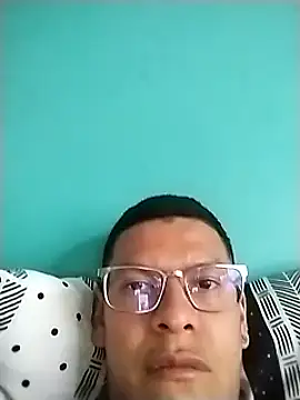 Snapshot of Luiyi1997 chatting on February 17, 2025, 9:32 pm Luiyi1997 online show from February 17, 2025, 9:32 pm