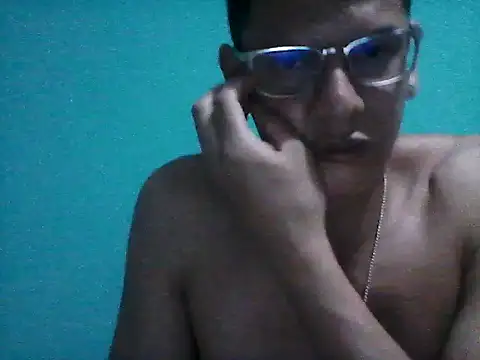 Snapshot of Luiyi1997 chatting on February 22, 2025, 6:28 am Luiyi1997 online show from February 22, 2025, 6:28 am