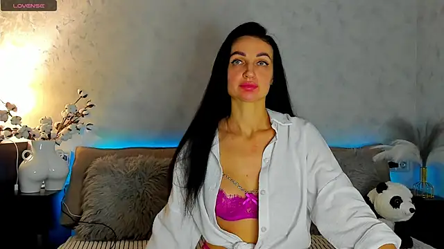 Tina Mart online show from November 13, 2025, 8:02 pm