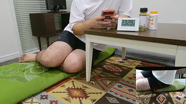 Snapshot of YARASERO-kun chatting on October 5, 2025, 2:30 pm YARASERO-kun online show from October 5, 2025, 2:30 pm