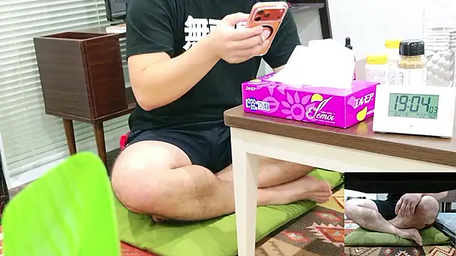 Snapshot of YARASERO-kun chatting on October 27, 2025, 10:05 am YARASERO-kun online show from October 27, 2025, 10:05 am