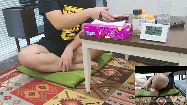 Snapshot of YARASERO-kun chatting on October 18, 2025, 6:37 am YARASERO-kun online show from October 18, 2025, 6:37 am