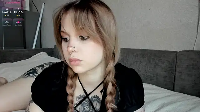 marynixoxo online show from March 21, 2025, 1:01 pm