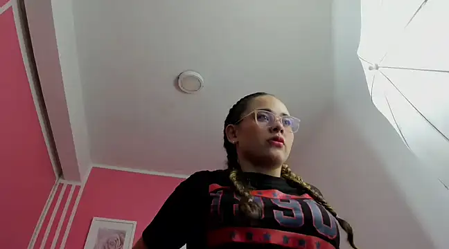 Snapshot of Amelia_Royer chatting on February 24, 2025, 12:26 pm Amelia Royer online show from February 24, 2025, 12:26 pm