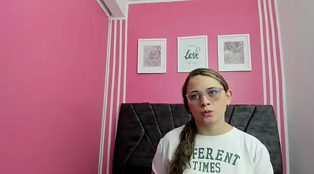 Snapshot of Amelia_Royer chatting on March 3, 2025, 12:50 pm Amelia Royer online show from March 3, 2025, 12:50 pm