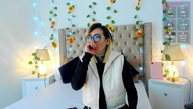 Snapshot of CandieGilson__ chatting on September 28, 2025, 1:07 pm CandieGilson   online show from September 28, 2025, 1:07 pm