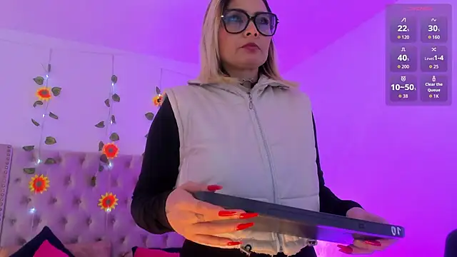 Snapshot of CandieGilson__ chatting on October 8, 2025, 11:34 am CandieGilson   online show from October 8, 2025, 11:34 am