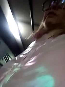 CandieGilson   online show from November 14, 2025, 10:52 am