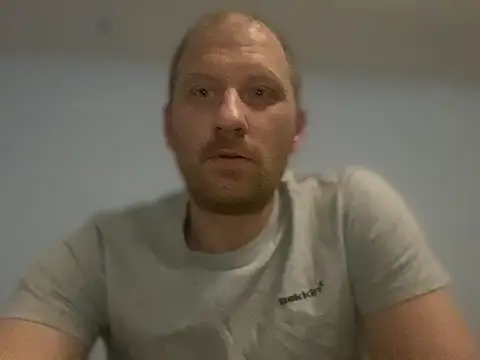 Krzysiekg123 online show from February 11, 2025, 4:24 pm