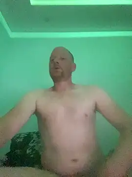 Krzysiekg123 online show from May 4, 2026, 8:44 pm
