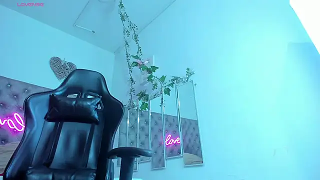 Naomii Viper online show from September 20, 2025, 11:04 am