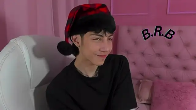 philipe moonlight  online show from February 27, 2025, 2:35 am