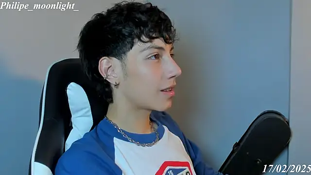 philipe moonlight  online show from February 18, 2025, 2:38 am