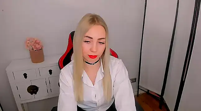 Snapshot of MargaritaRose chatting on February 17, 2025, 6:39 pm MargaritaRose online show from February 17, 2025, 6:39 pm
