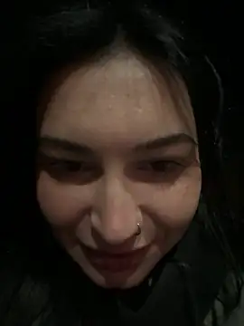 lunalovelee online show from November 9, 2025, 4:22 pm