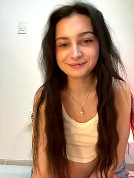 lunalovelee online show from December 22, 2025, 1:33 pm