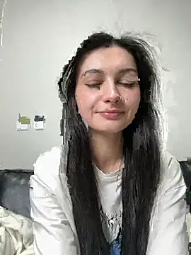 lunalovelee online show from March 9, 2026, 4:54 pm