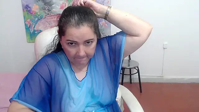 leonela 69 online show from October 18, 2025, 1:57 pm